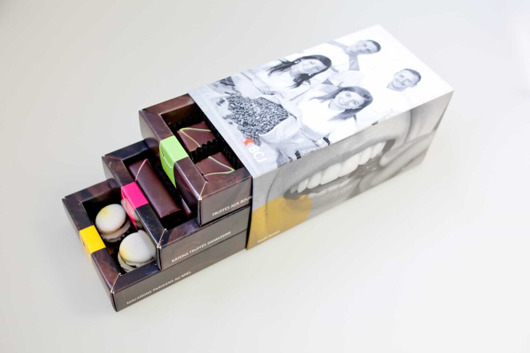 boite de chocolat de la BCJ pour noël 2015 ouverte (trois étage de chocolat).