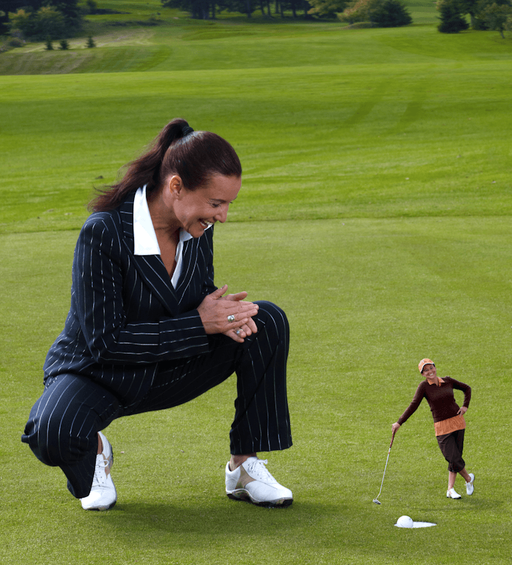 Making-of campagne pub BCJ photo du golf avec une comédiennes en minuscule.