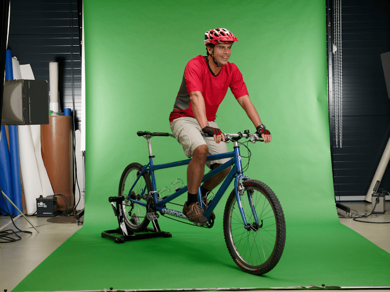 Making-of campagne pub BCJ photo du cycliste sur fond vert.
