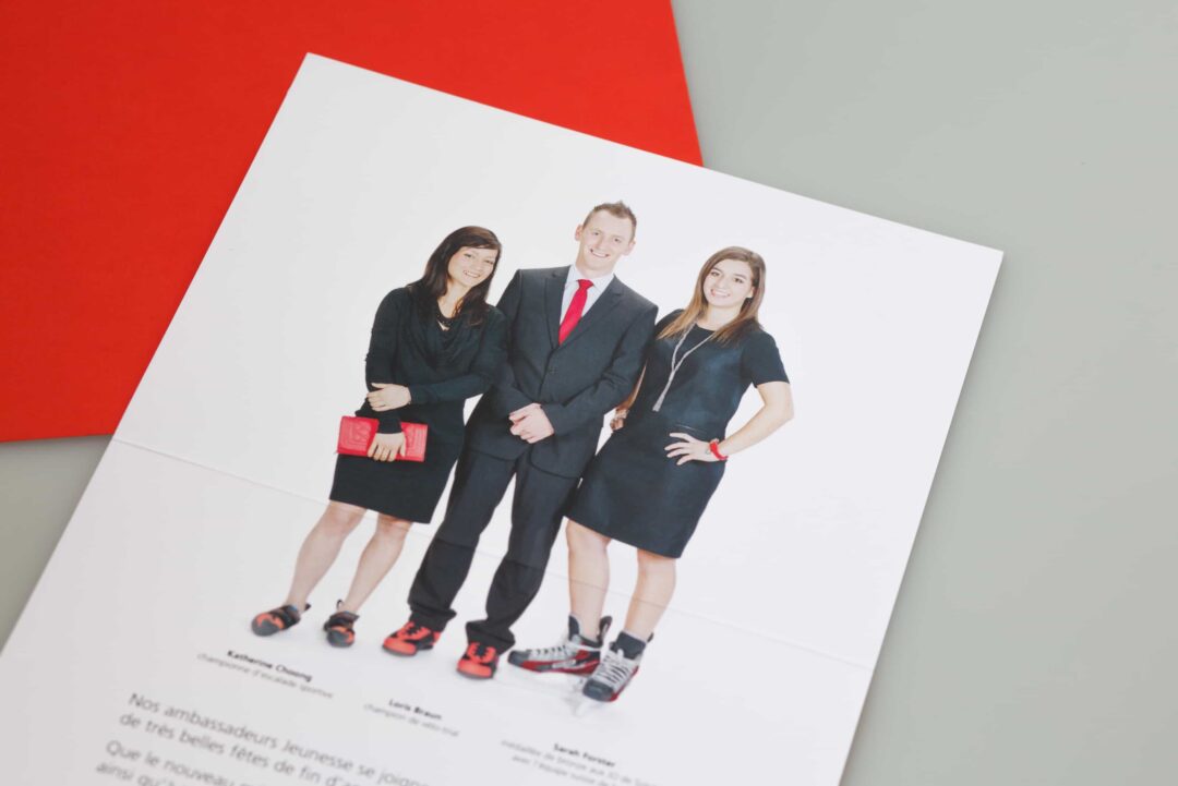 affiche de côtéde la pub BCJ représentant trois employé, leurs chaussures et leurs niveau dans leurs sports respectifs.