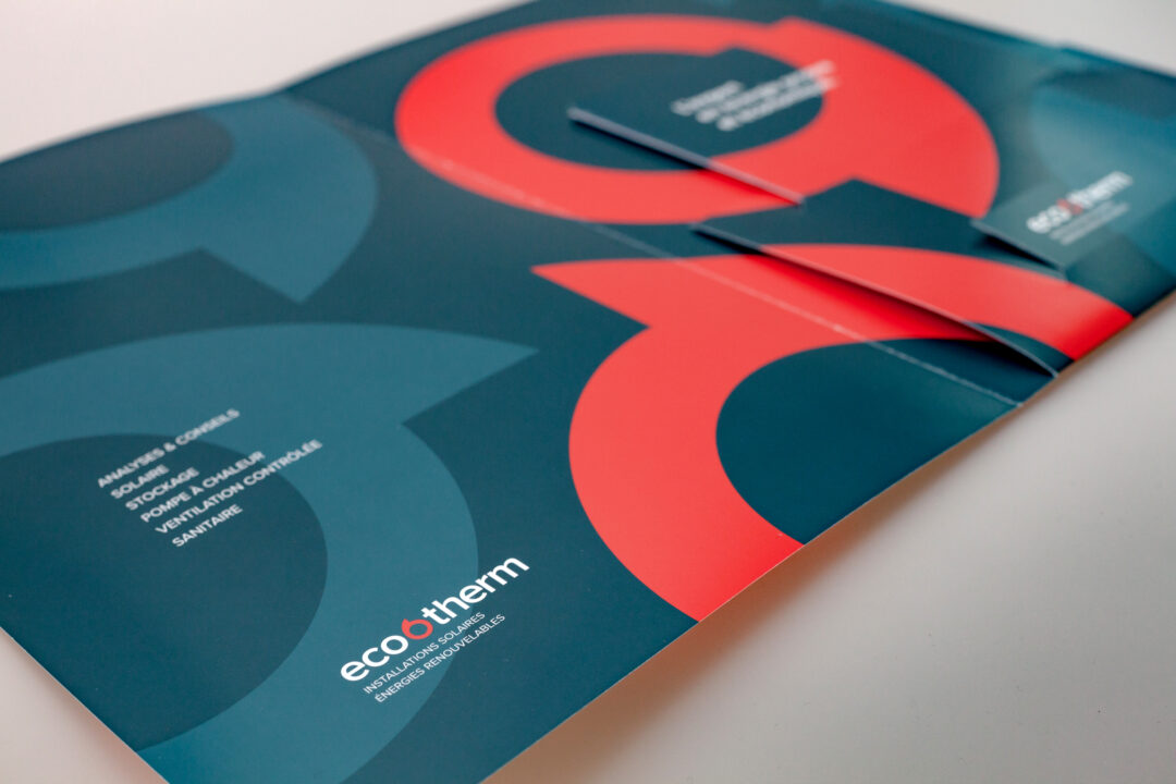 Brochure pour eco6therm, l'expert en énergie propre et économique. Zoom sur le logo.