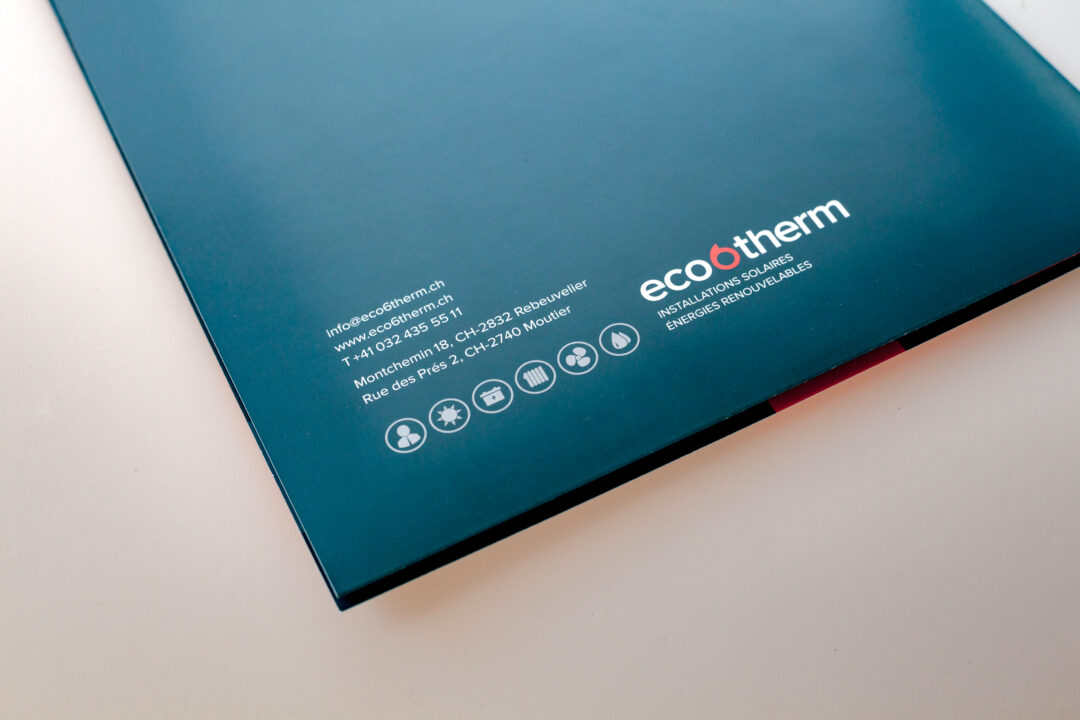 Catalogue, carte et porte document pour eco6therm, l'expert en énergie propre et économique. Centré sur le logo.