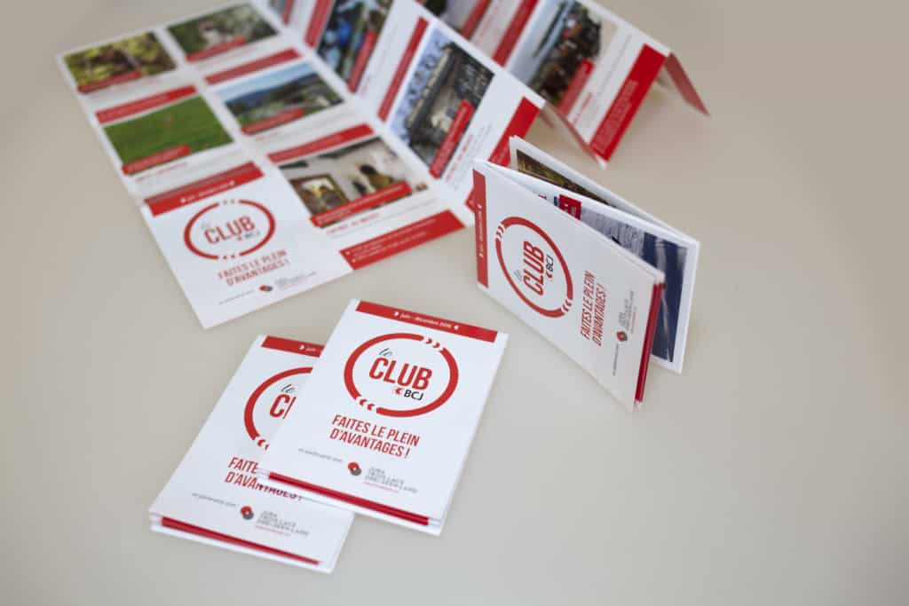 Plusieurs brochures d'offres du club BCJ.